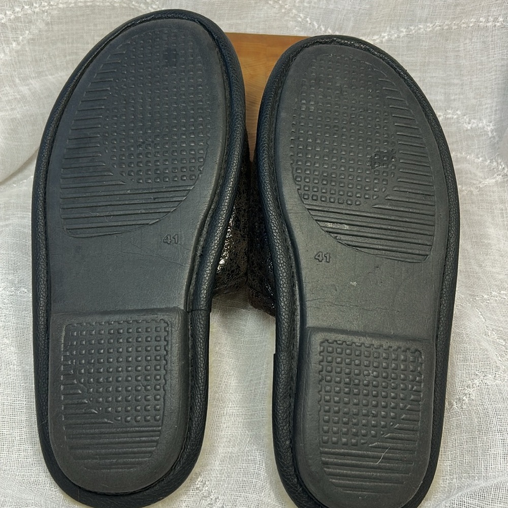 Handmade sheepskin sleepers - Picture 3 of 5